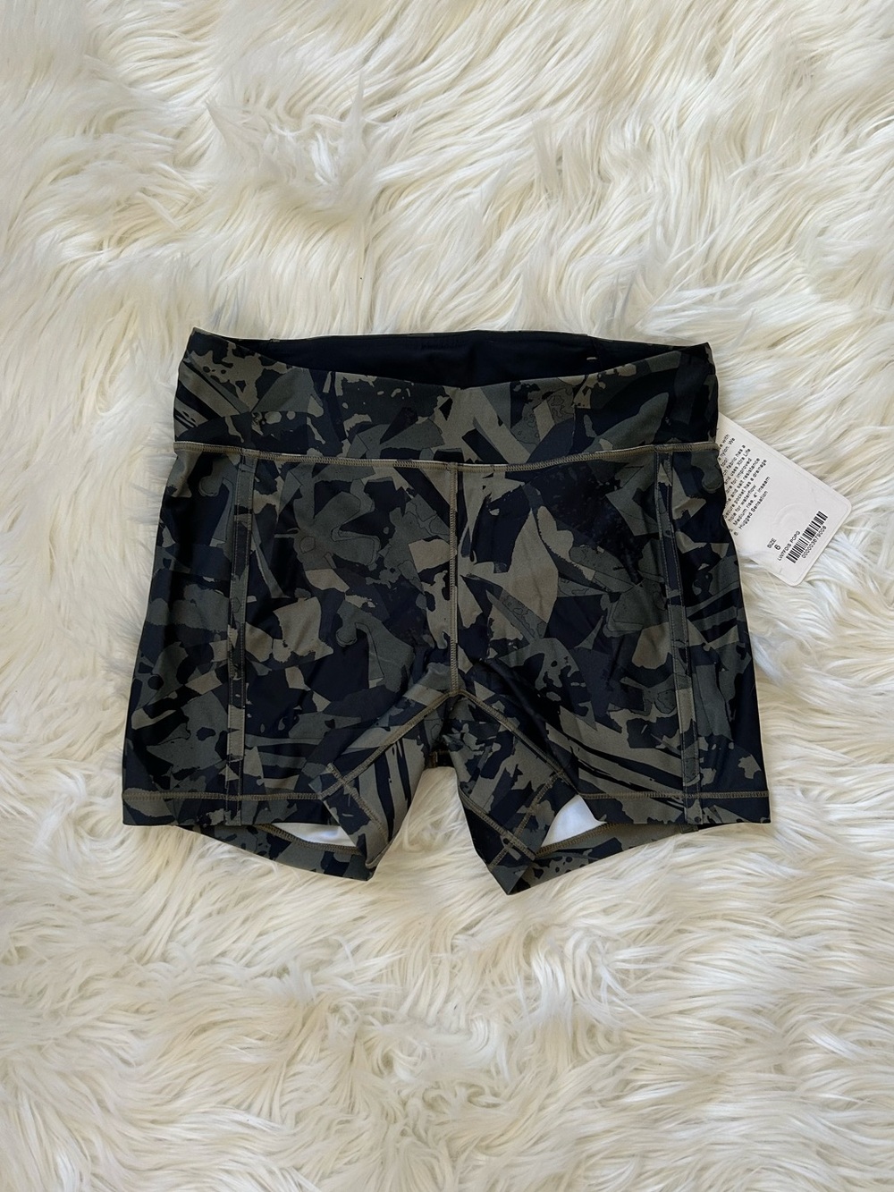 lululemon athletica Reach the Beach Shorts, Camo Size 6
